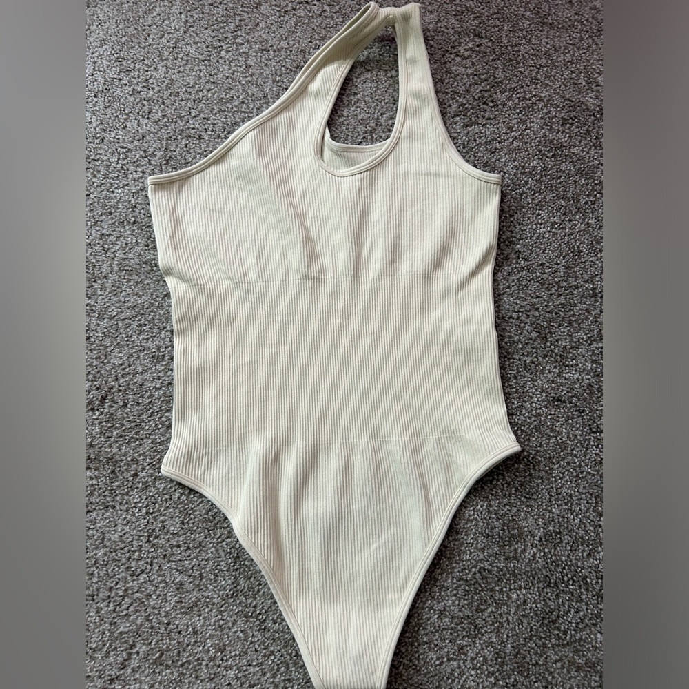 🤍Large Cream bodysuit🤍